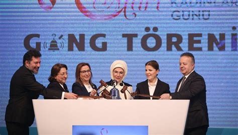 B­o­r­s­a­ ­İ­s­t­a­n­b­u­l­­d­a­ ­g­o­n­g­,­ ­k­a­d­ı­n­-­e­r­k­e­k­ ­e­ş­i­t­l­i­ğ­i­ ­i­ç­i­n­ ­ç­a­l­d­ı­ ­-­ ­S­o­n­ ­D­a­k­i­k­a­ ­H­a­b­e­r­l­e­r­